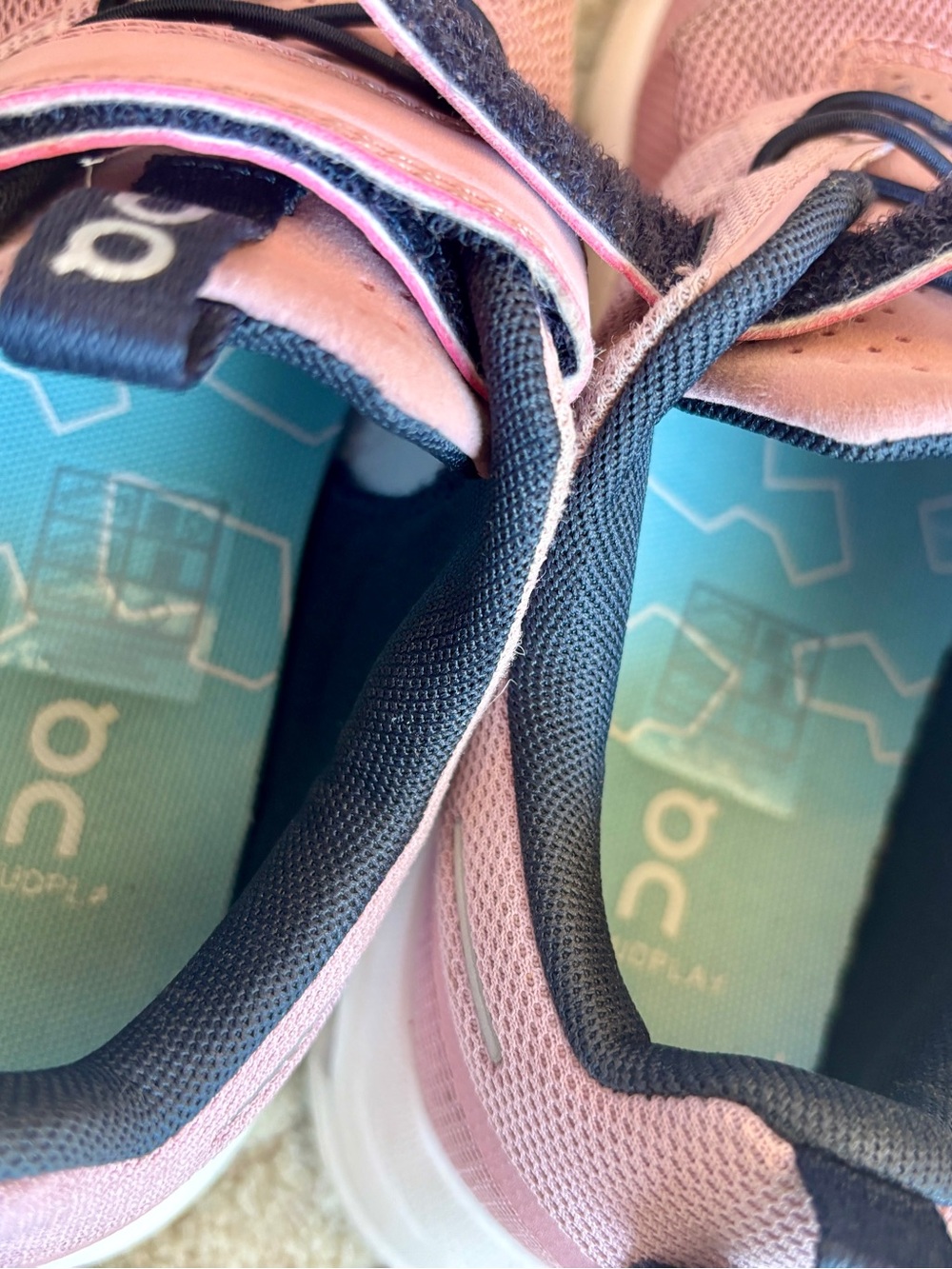 On Running Cloud Play Kids Pink and Navy Lace-Up Velcro Sneakers great condition - Picture 9 of 11